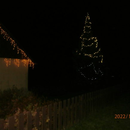 Vyráběli jsme adventní věnce a rozsvěceli stromek